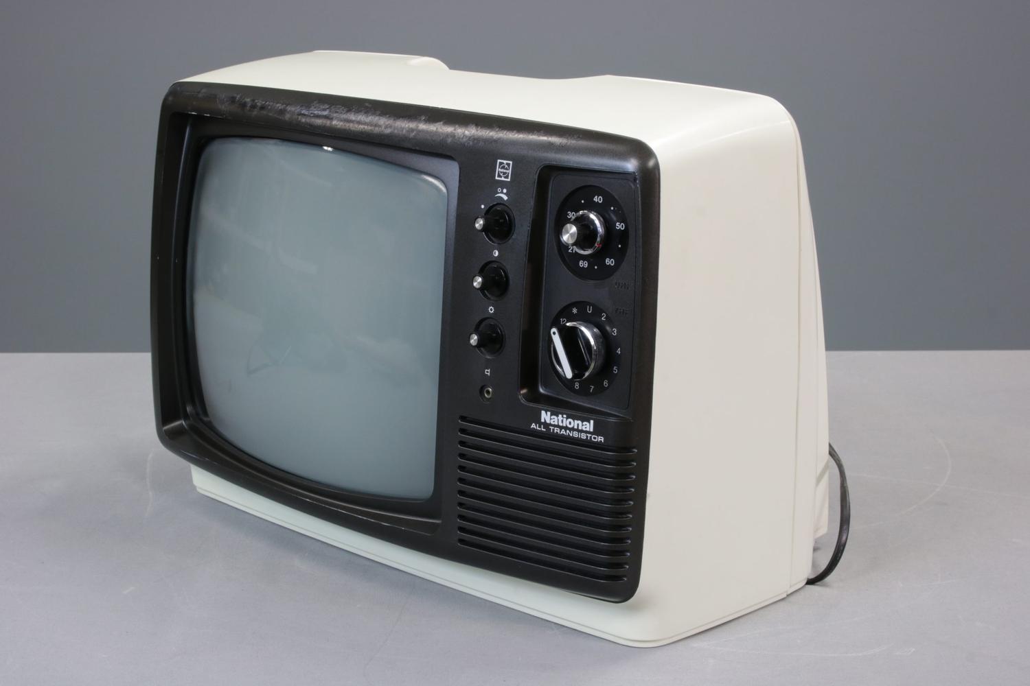 National TR-602EU Vintage 11” TV